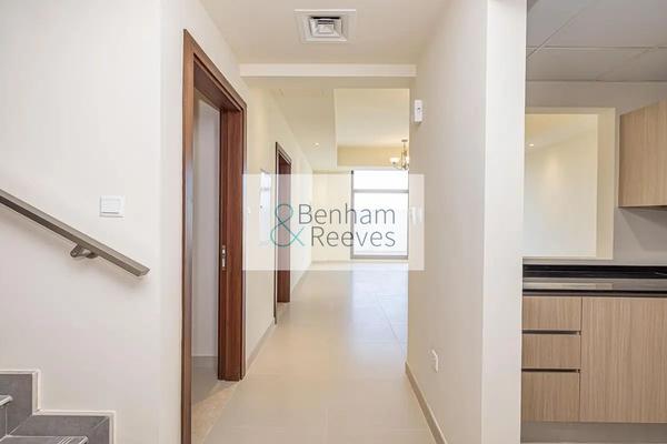 4 bedroom Villa for sale in Dubai under AED 4,100,000